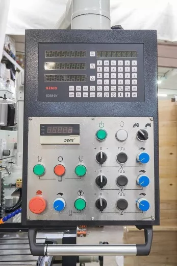 Универсально-фрезерный станок STALEX WFM 750 Servo
