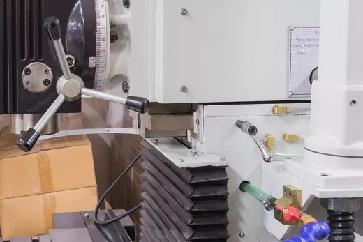 Универсально-фрезерный станок STALEX WFM 750 Servo